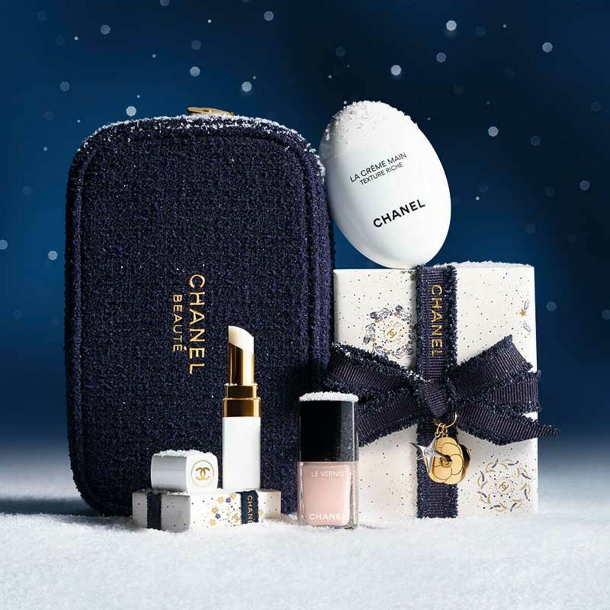 クリスマスコフレ2025特集】シャネル、YSL、プラダ。大人がときめく