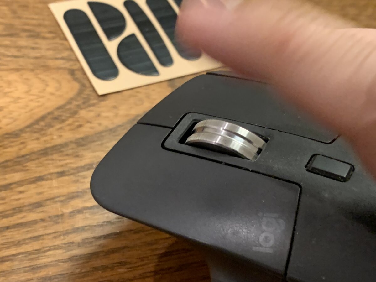 MX Master 3のマウスソールを交換する。｜ホイールの掃除も。 | ミウラ