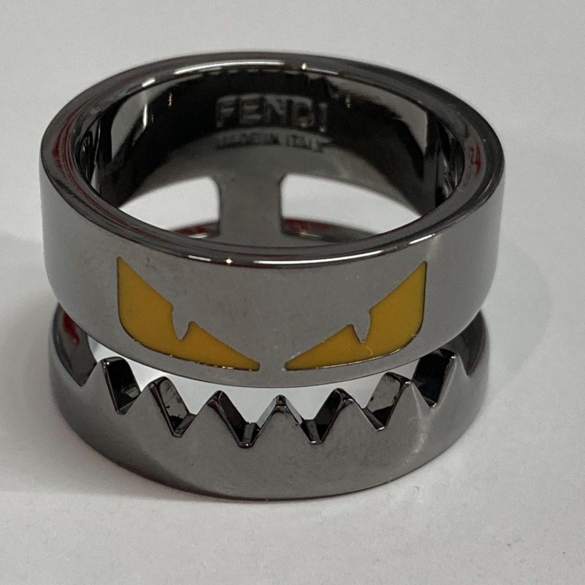 □フェンディFENDI バッグバグズエナメルリング買取しました