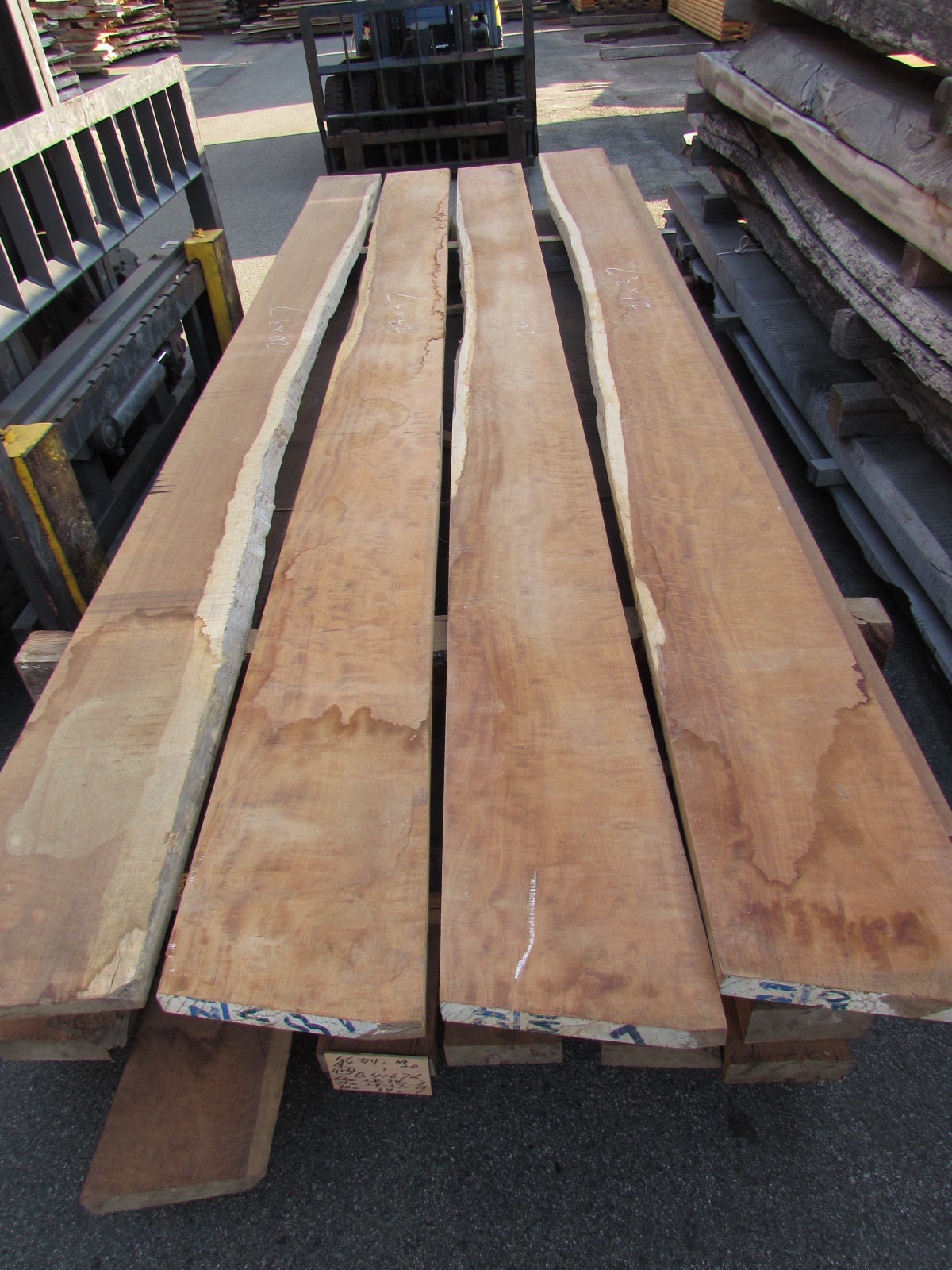 花梨（カリン） 枠用他 | 一枚板 お取り引き実績 | 一枚板・天板