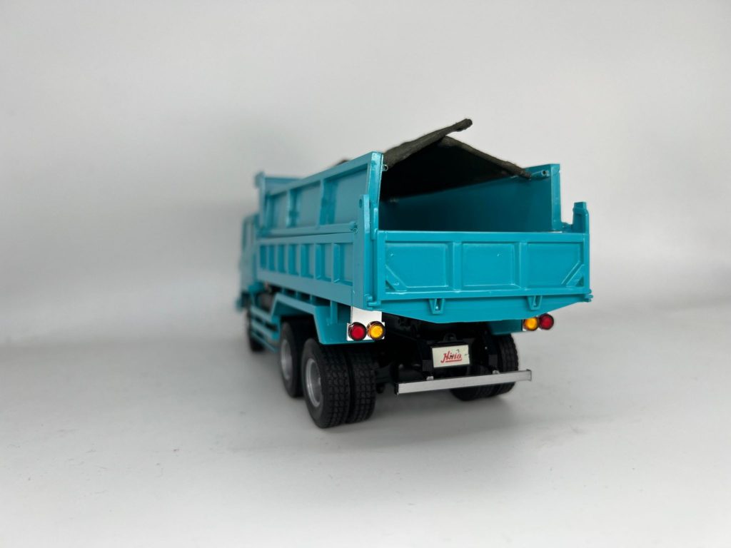 委託制作実績 【アオシマ 1/32 日野ZMダンプ 後期型 】 – モケイヤ模型