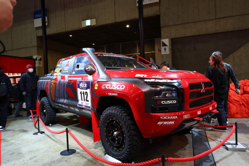 そのお面も欲しいです！ “デリカ祭り”の三菱自動車ブースは大人も