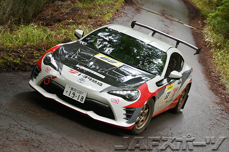 中部・近畿ラリー開幕戦DE-1はクラス転向初戦の高畑智之/大西沙智組が