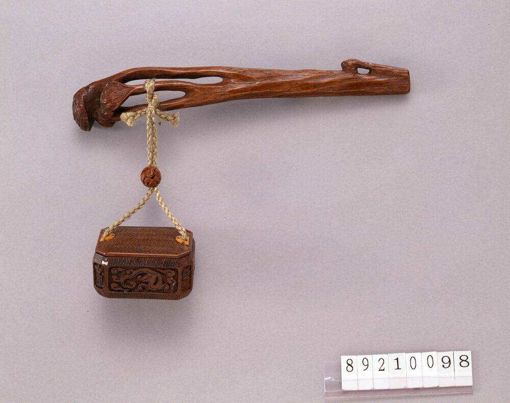 龍彫とんこつ一つ提げたばこ入れ | ToMuCo - Tokyo Museum Collection