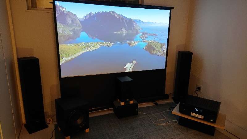 自立式プロジェクタースクリーンってどう？KIKUCHI GUP-80HDWを激安