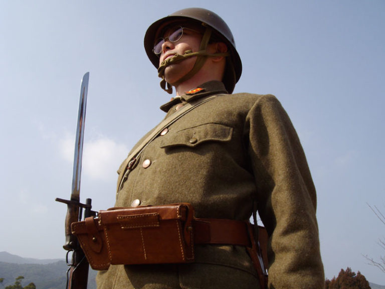 毛布の如き羅紗の厚み ～ 日本陸軍 九八式軍衣／三式軍衣袴 (冬衣