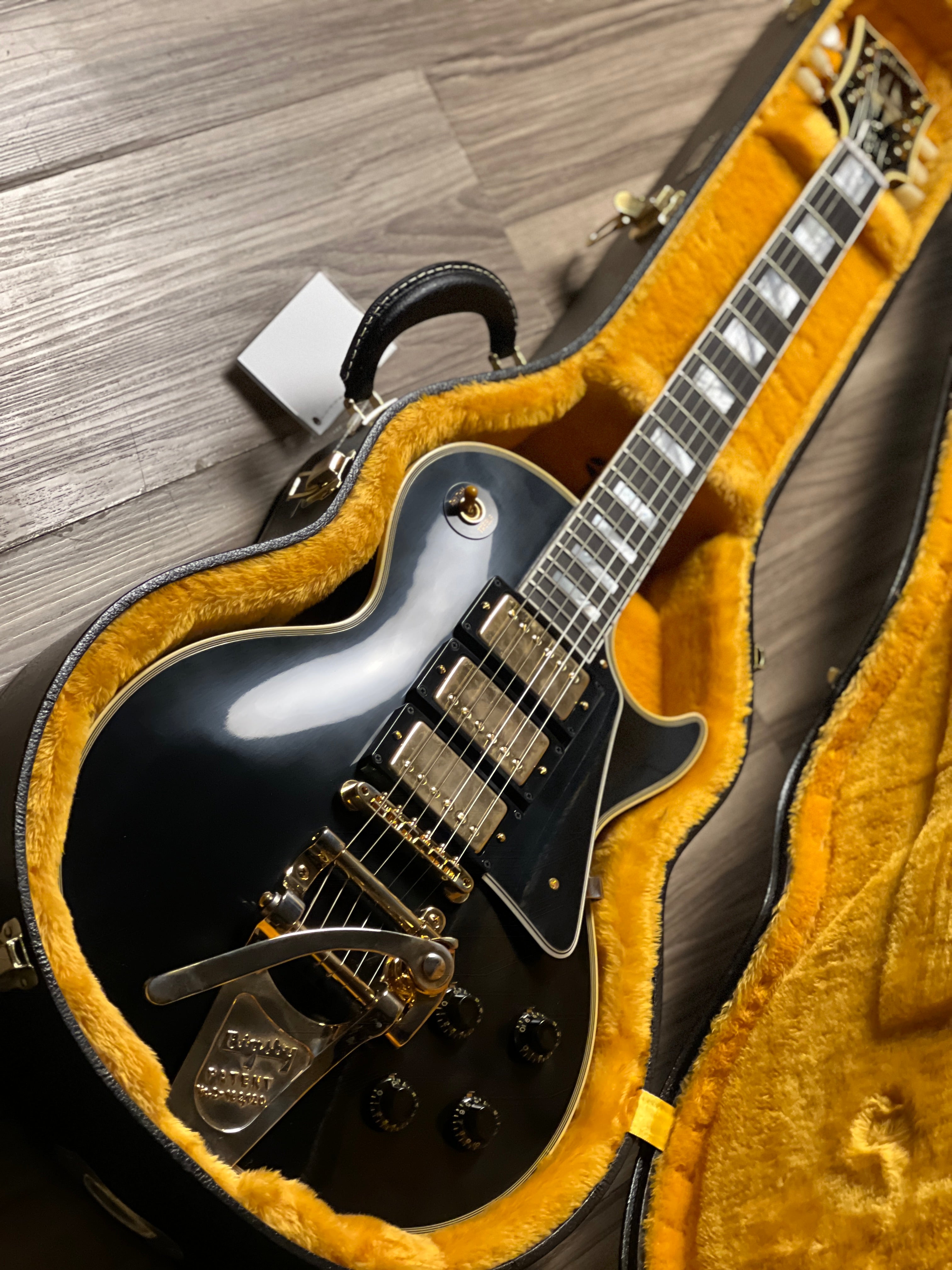 Gibson 1957 Les Paul Custom Reissue 3-Pickup Bigsby in Ebony w