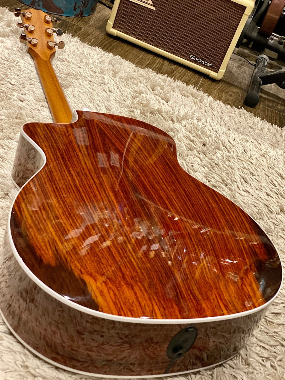 Taylor 214ce Deluxe Grand Auditorium in Natural with Case