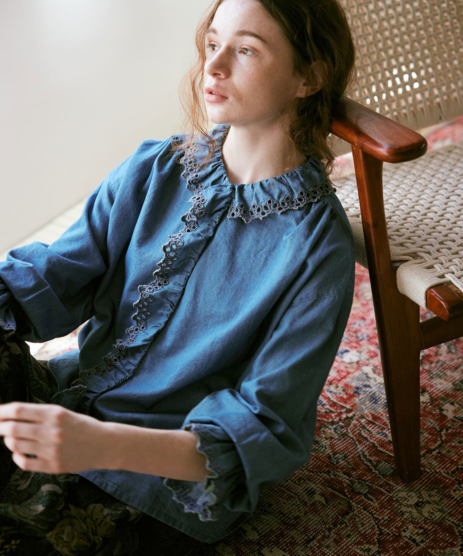 B2929 インディゴシャンブレーフリルシャツ(F インディゴ中加工