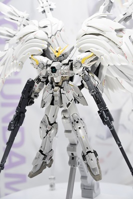 ガンダムW』スノーホワイトがGFFMCで立体化、白いボディで大翼広げる