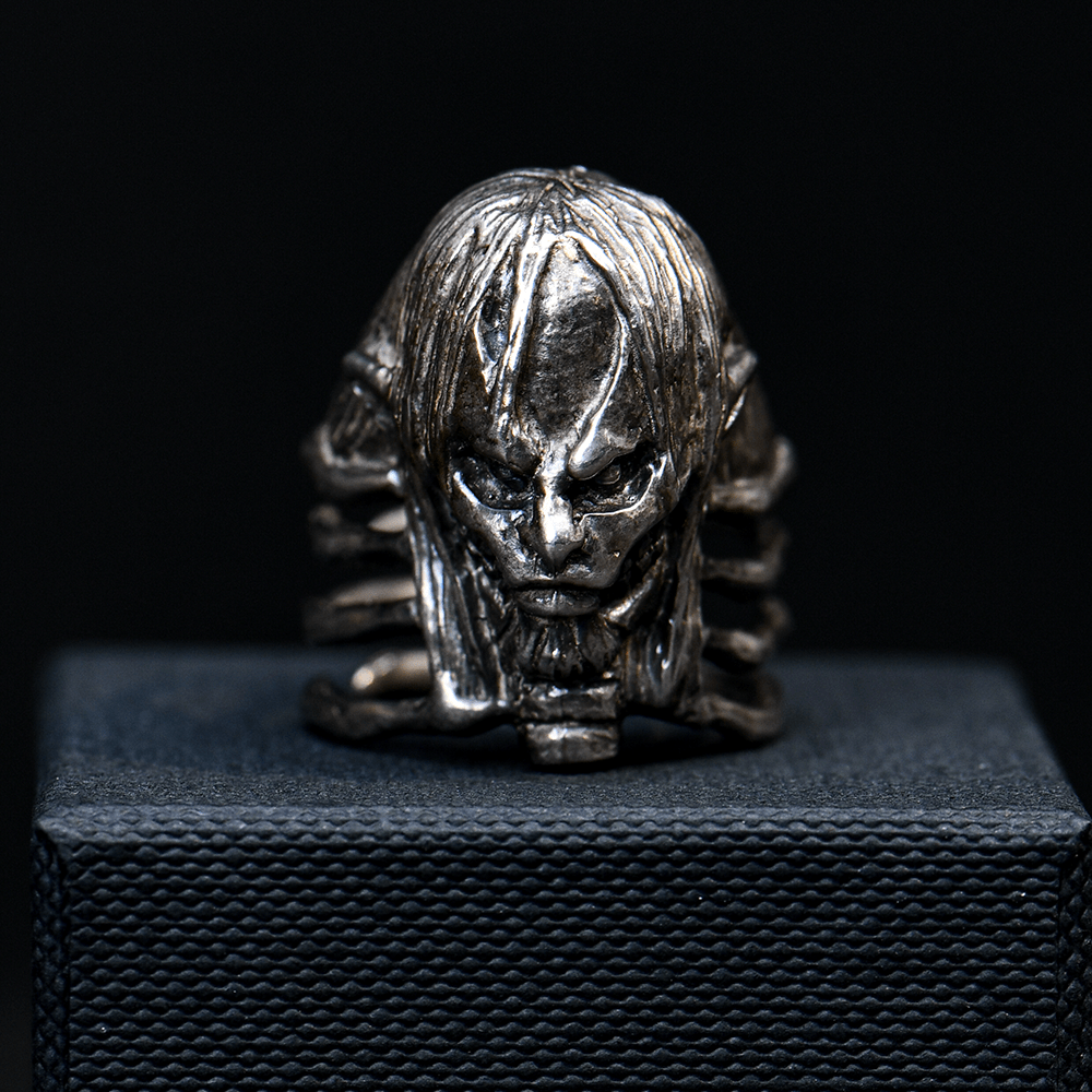 進撃の巨人』より「超大型巨人」「終尾の巨人」「鎧の巨人」をモチーフ