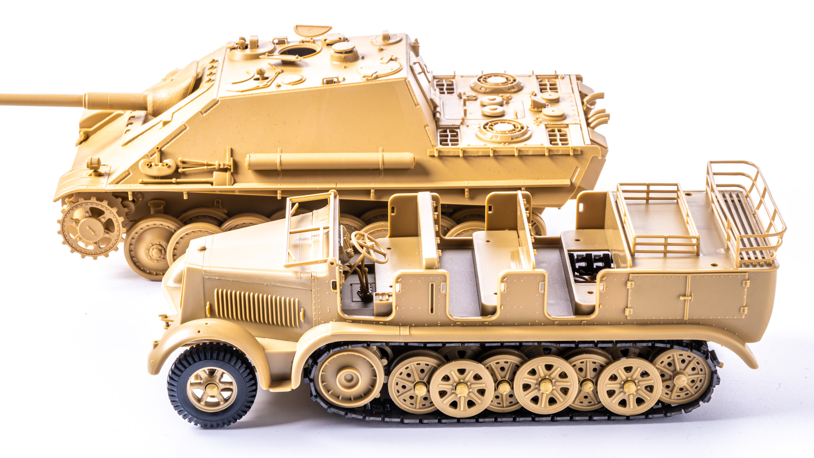 50年前から陽気なチームを運び続けるプラモ／タミヤ 8トンハーフ