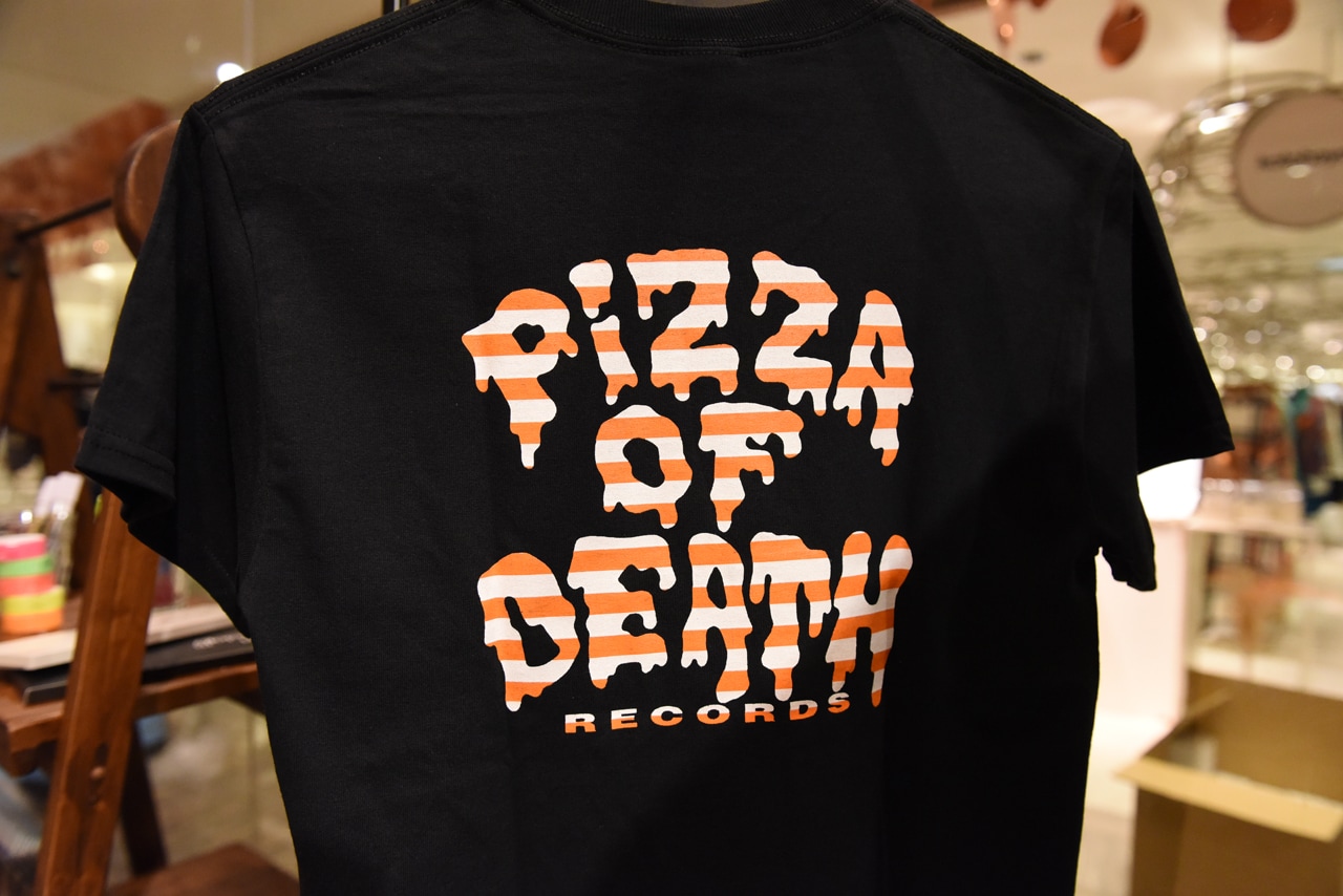 小沢健二とPIZZA OF DEATHボーダー×PIZZAロゴTシャツ [画像ギャラリー