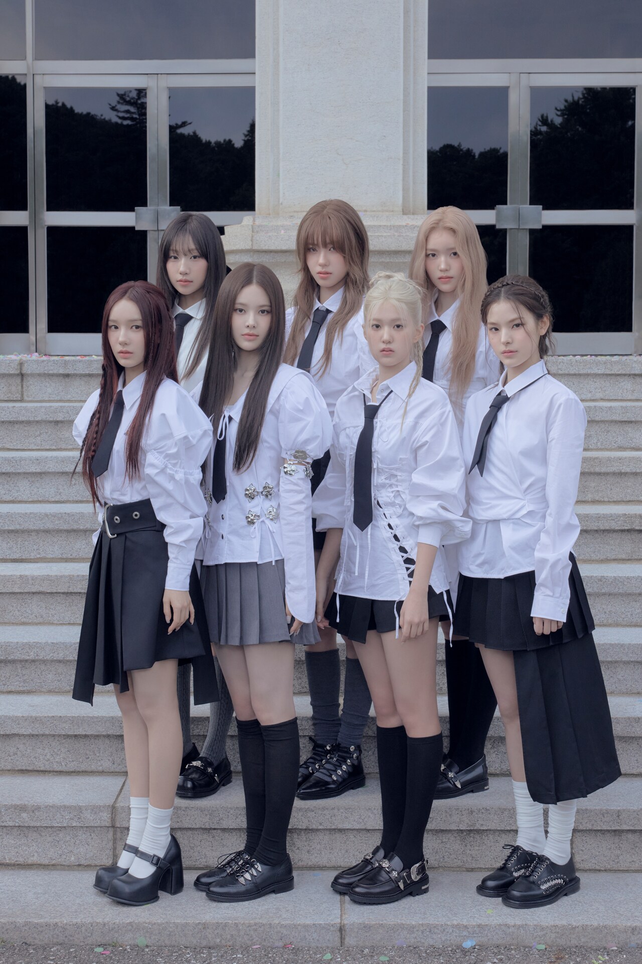 iznaジユンが脱退、今後は6人組で活動 - 音楽ナタリー