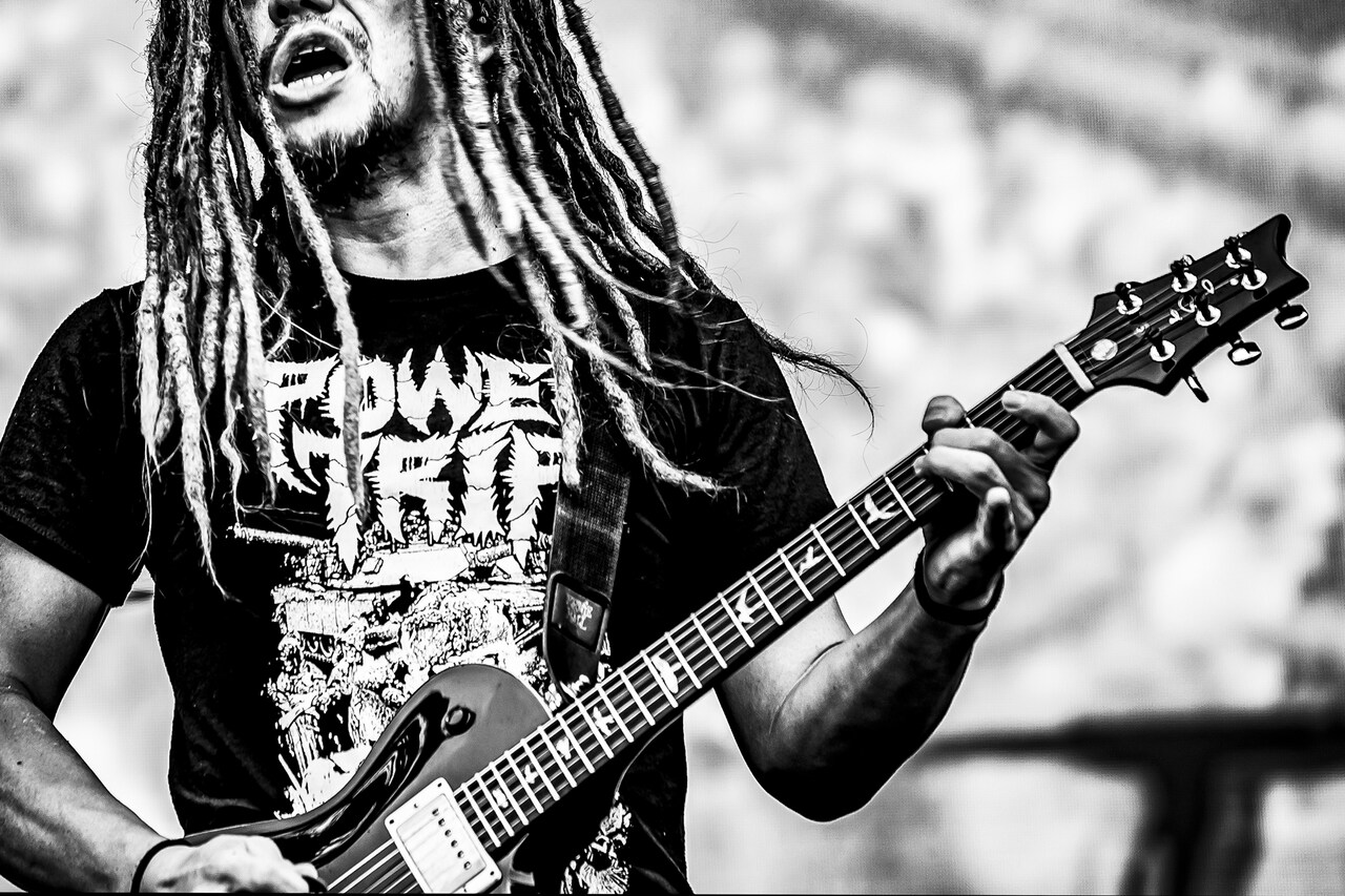 マキシマムザ亮君（歌と6弦と弟 / マキシマム ザ ホルモン）（撮影