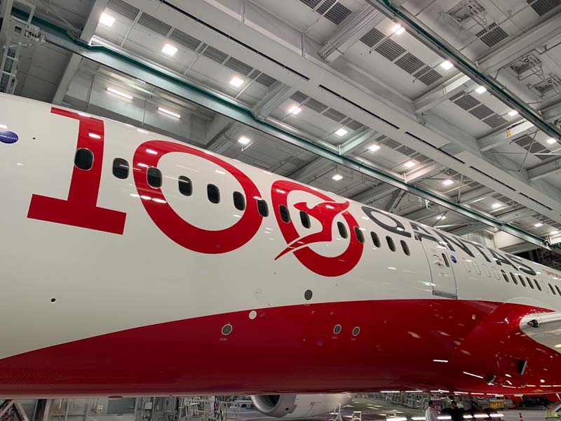 カンタス航空100周年記念特別塗装機が完成 | おたくま経済新聞