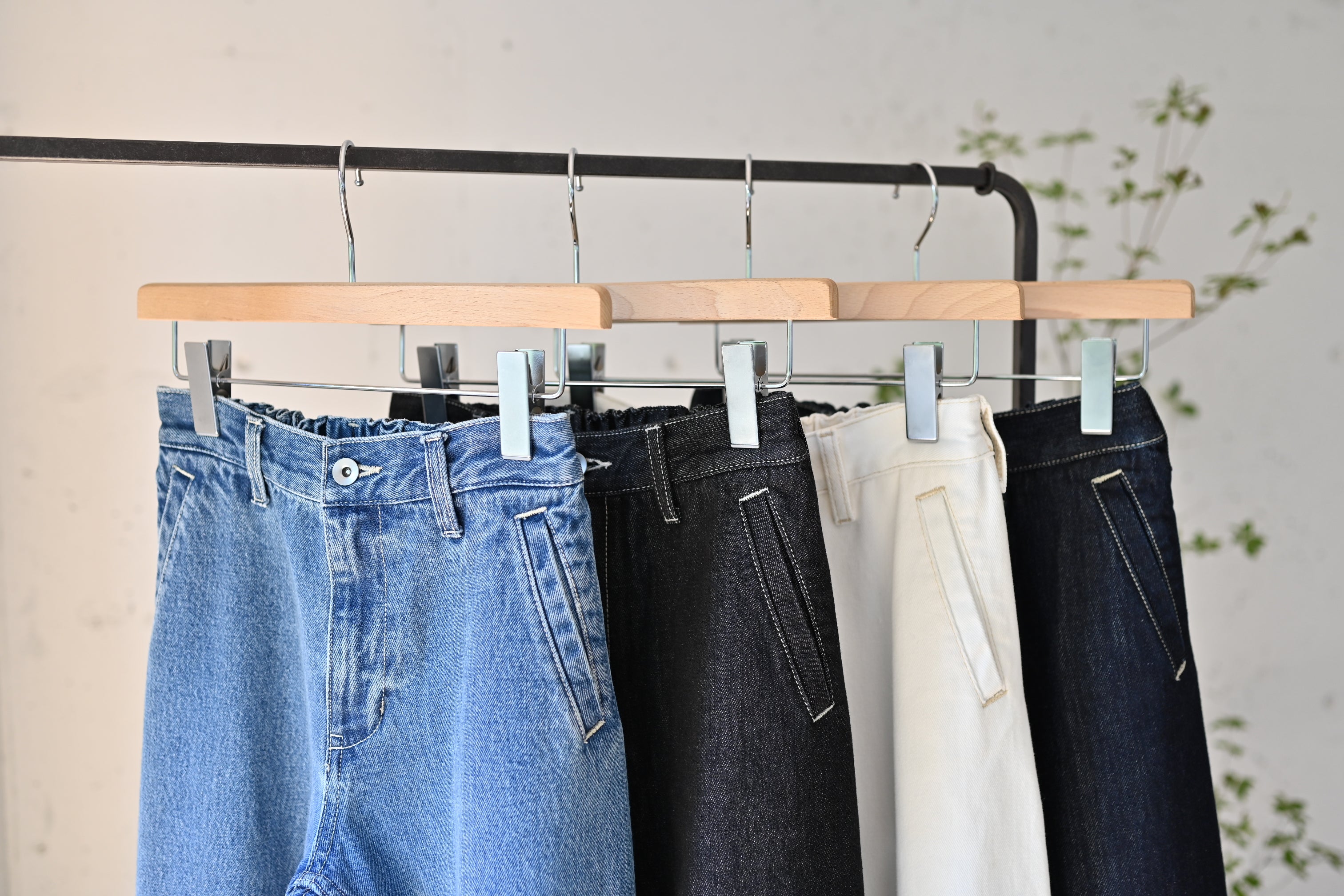 こだわりシルエットのデニムパンツ – OURHOME