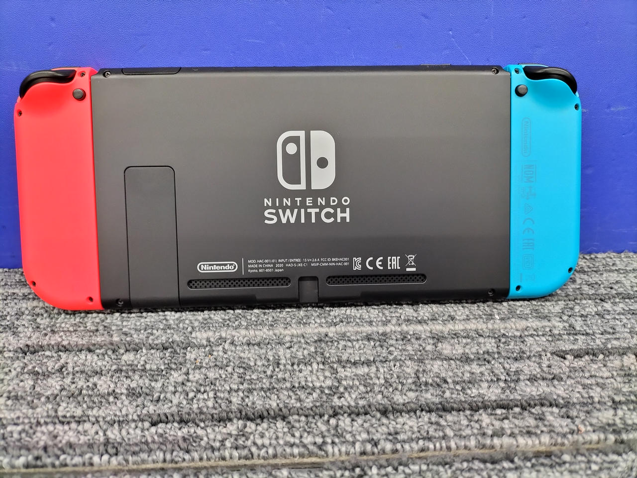 ニンテンドウ(NINTENDO)|【画面黄ばみ有・タバコ臭有り】SWITCH