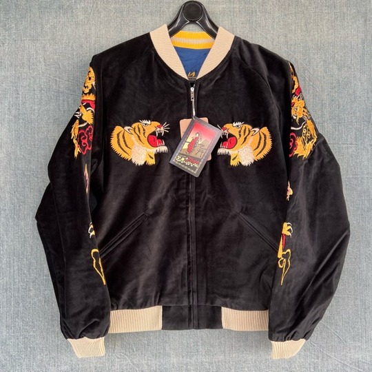 トーヨーエンタープライズ（株）・吠えるタイガーと日本地図の刺繍