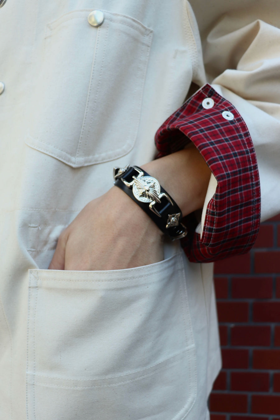 TOGA VIRILIS(トーガ ビリリース)のDouble buckle concho bangleの通販