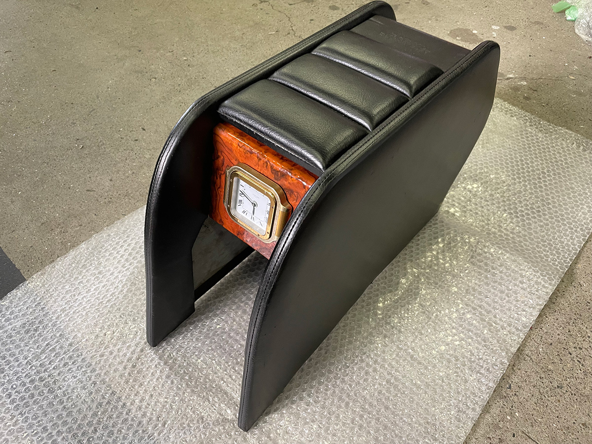 メルセデス・ベンツW126用 キャラット アームレスト、コンソール