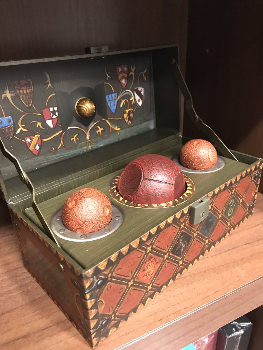 4階洋書】ハリー・ポッターグッズのコーナーより、シリーズを通して