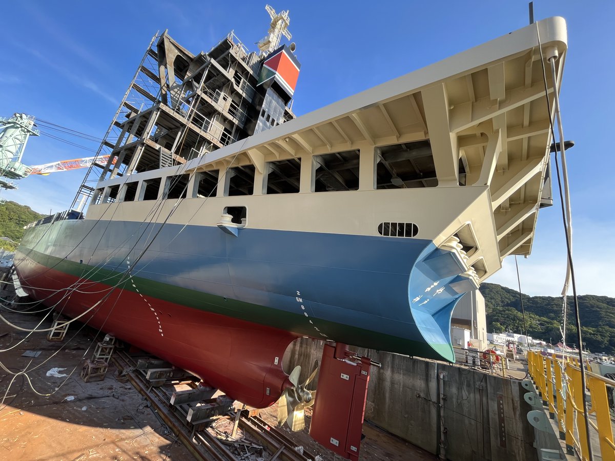 先日進水した「まや」は1967年9月に日本で初めてフルコンテナ船