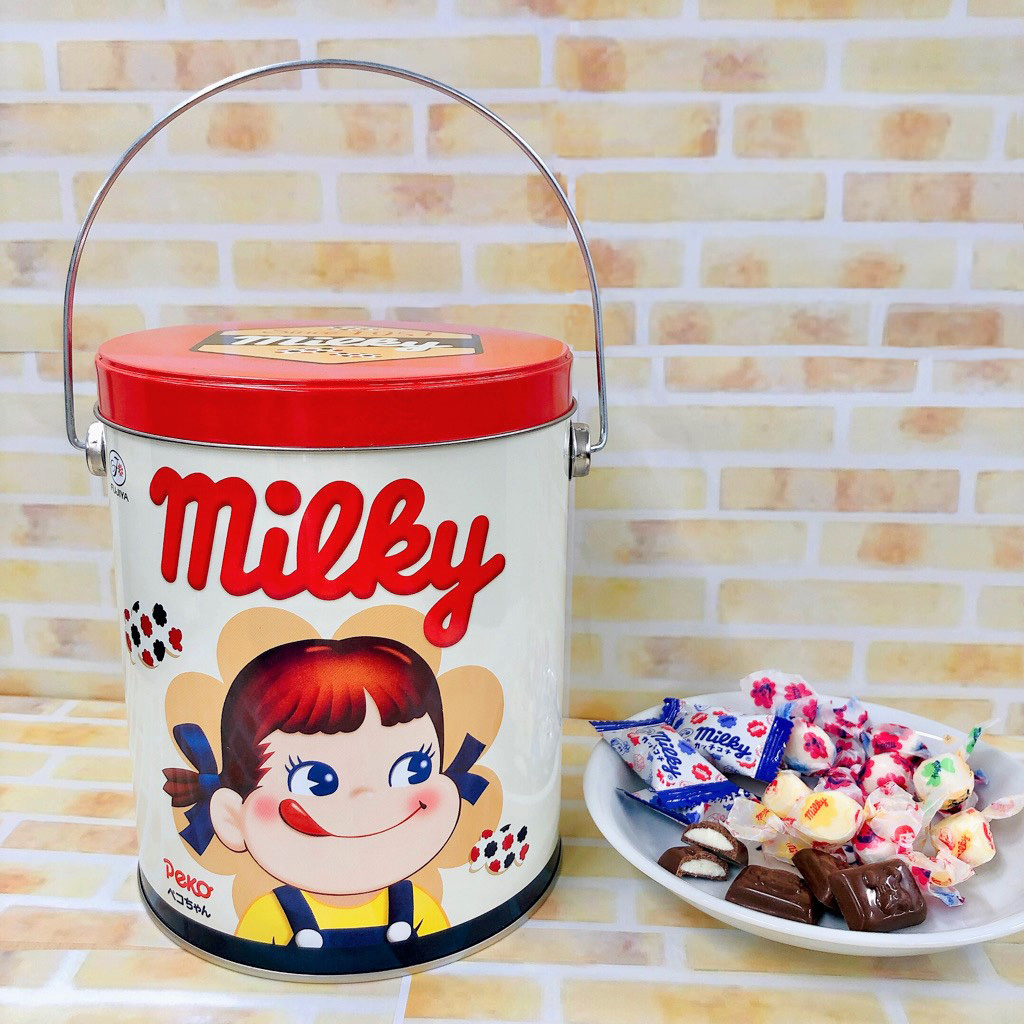 不二家洋菓子店 にて、 ペコとポコちゃんの可愛い バケツ缶が新登場