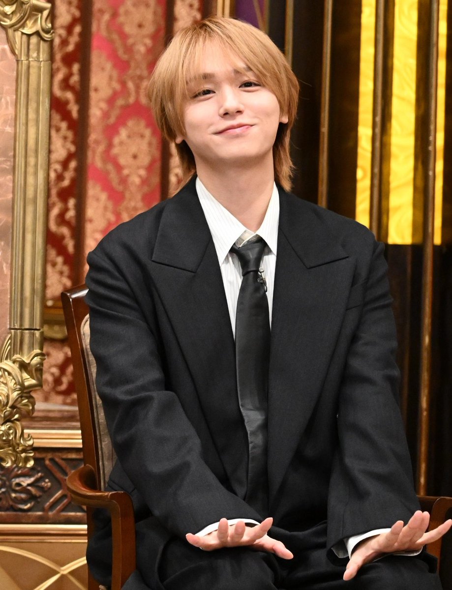 手をぱっとひらいてる伊野尾くん かわいい #伊野尾慧 #HeySɑyJUMP