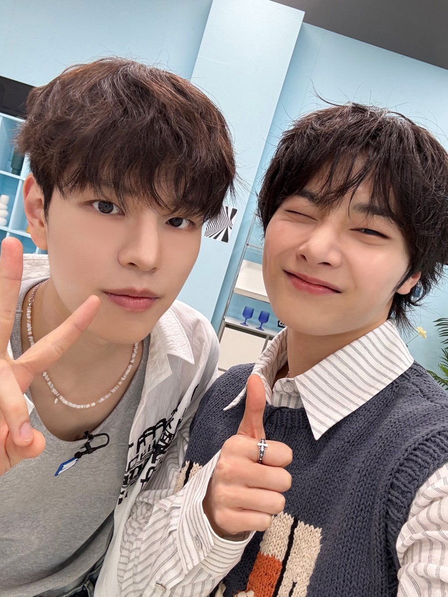 SKZ-BEHIND📸] 今日の2 Kids Room主人公は🐶スンミン&アイエン🦊! 友達