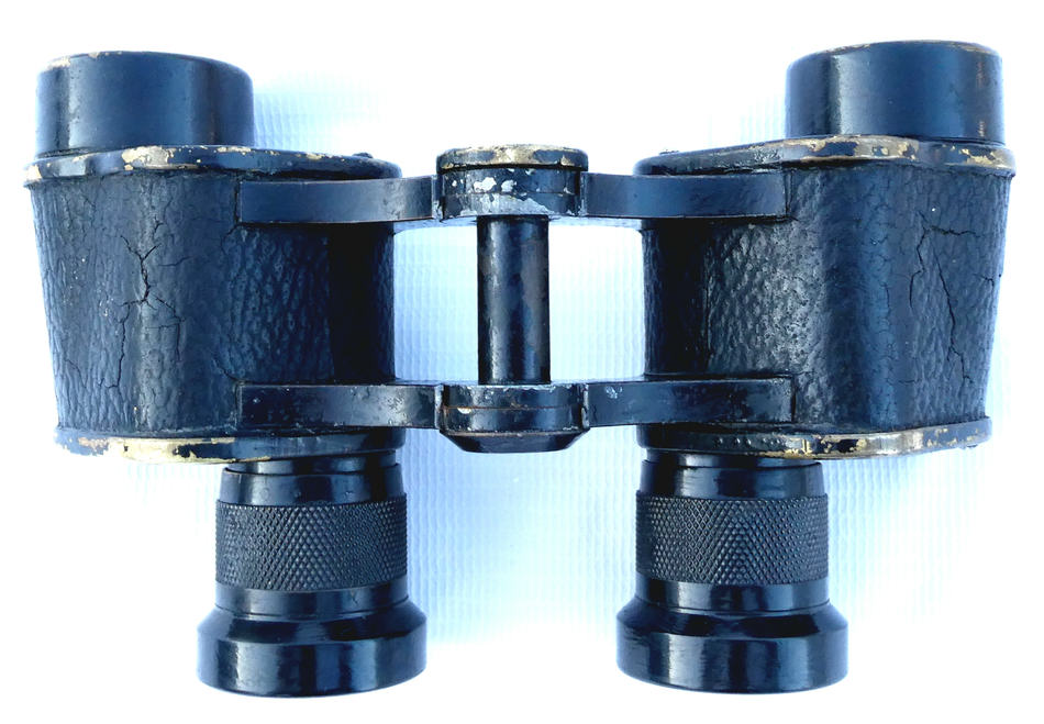 日本陸軍の東芝 富士工場製の十三年式双眼鏡です。 陸軍将校所持品から