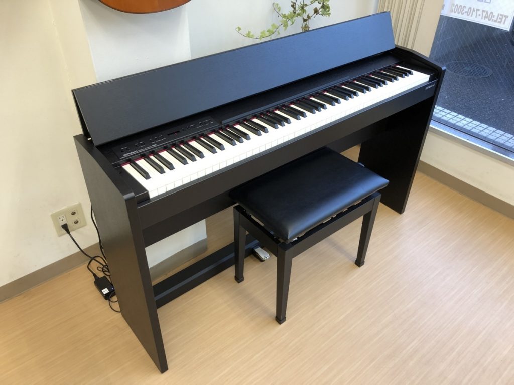 電子ピアノ Roland F-140R-CBS 中古 2016年製 椅子付き ブラック