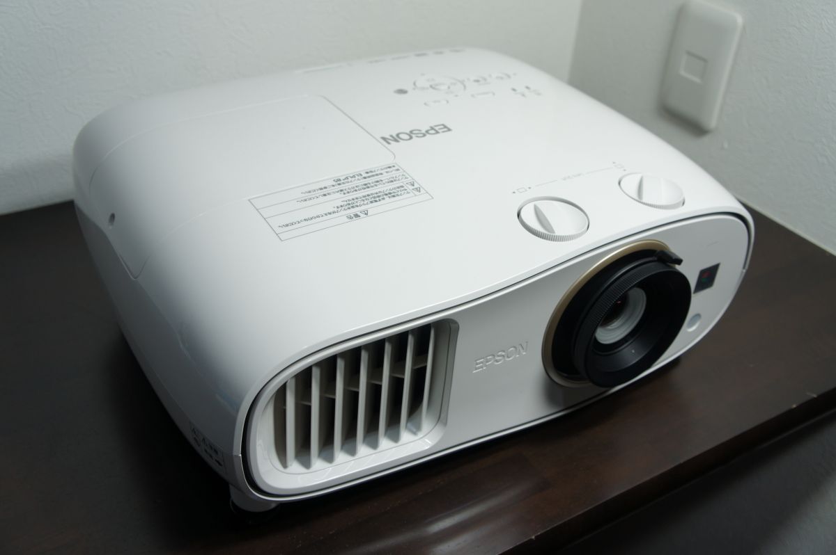 EH-TW6700レビュー！ホームシアター初心者やPJ入れ替えユーザーに