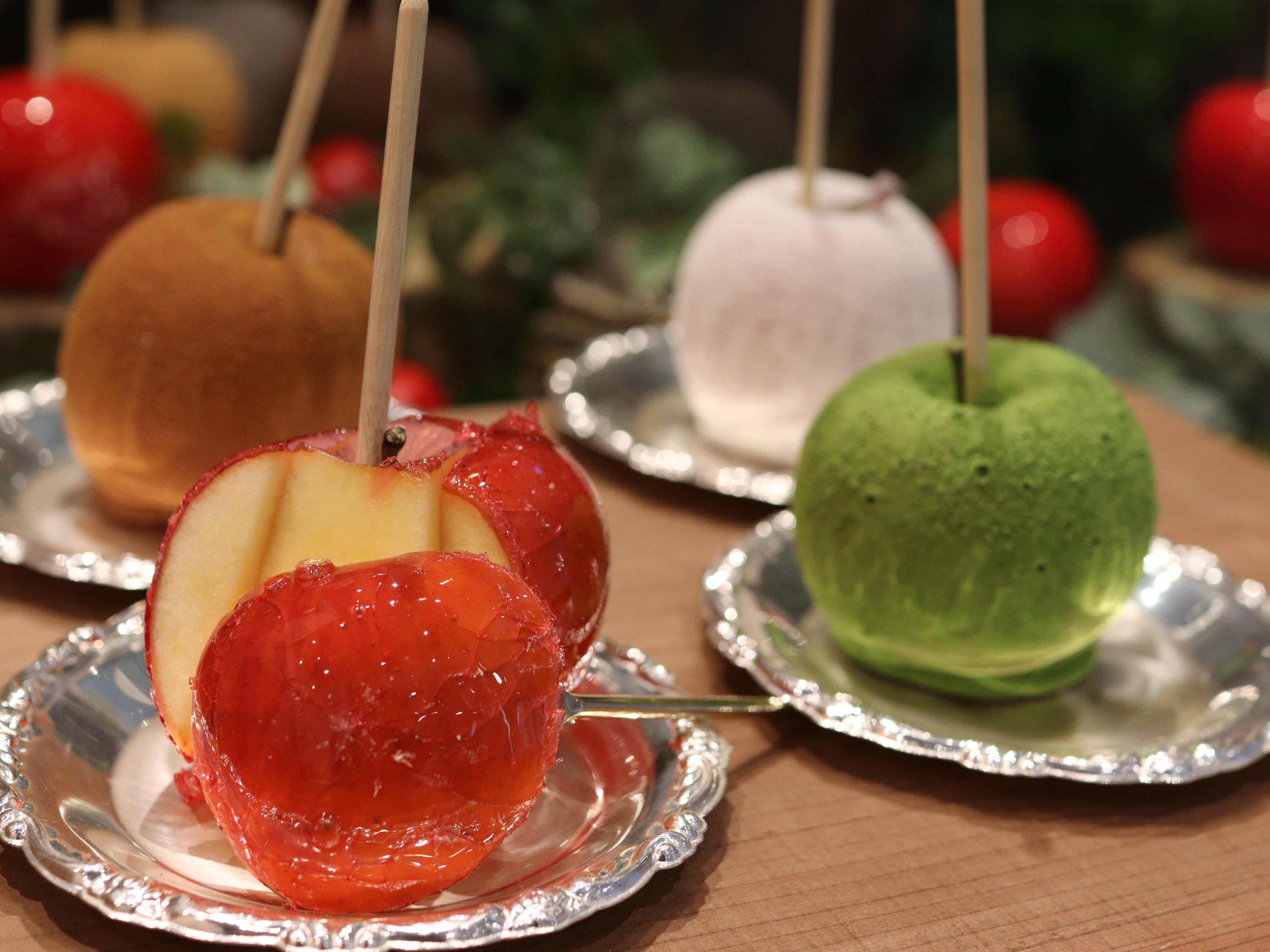 りんご飴専門店【代官山Candyapple】と【サクマドロップス】待望の飴