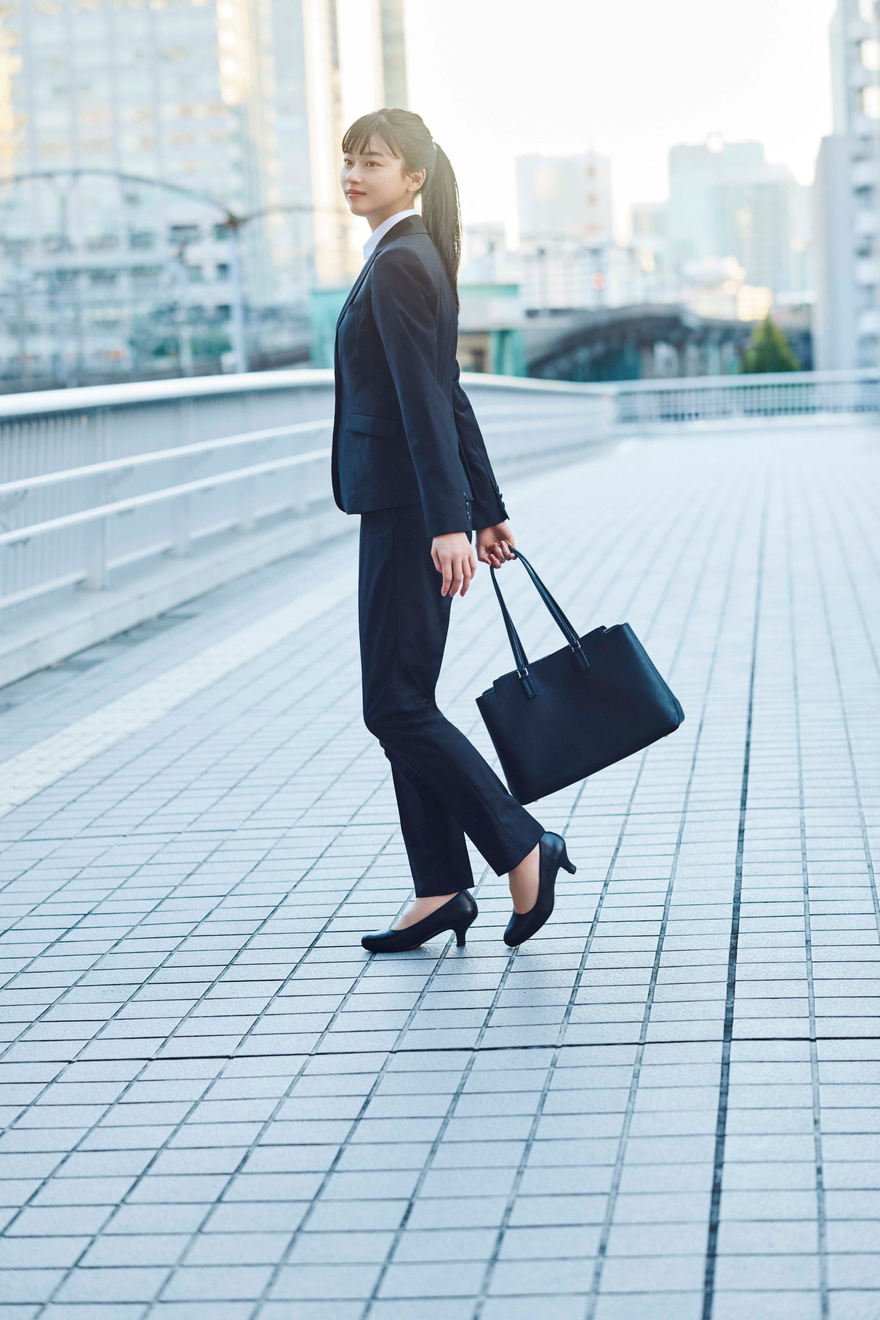 フレッシャーズ応援。レディーススーツプロジェクトSUIT SELECT×New