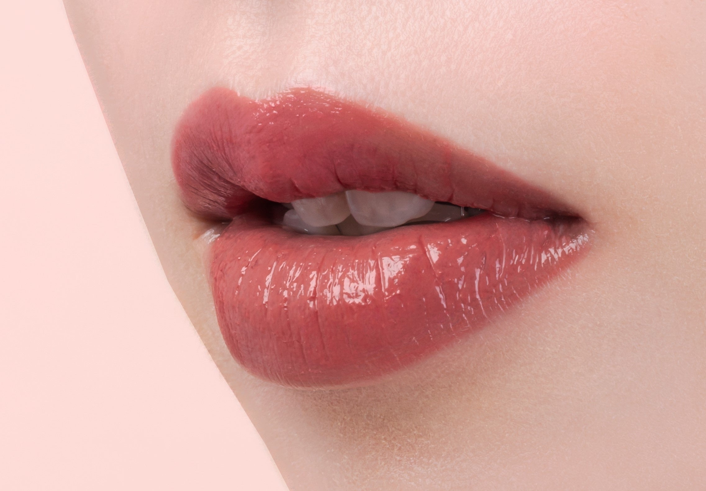 ノエビア】美しい発色でいきいきとした表情にみせるリップスティックの