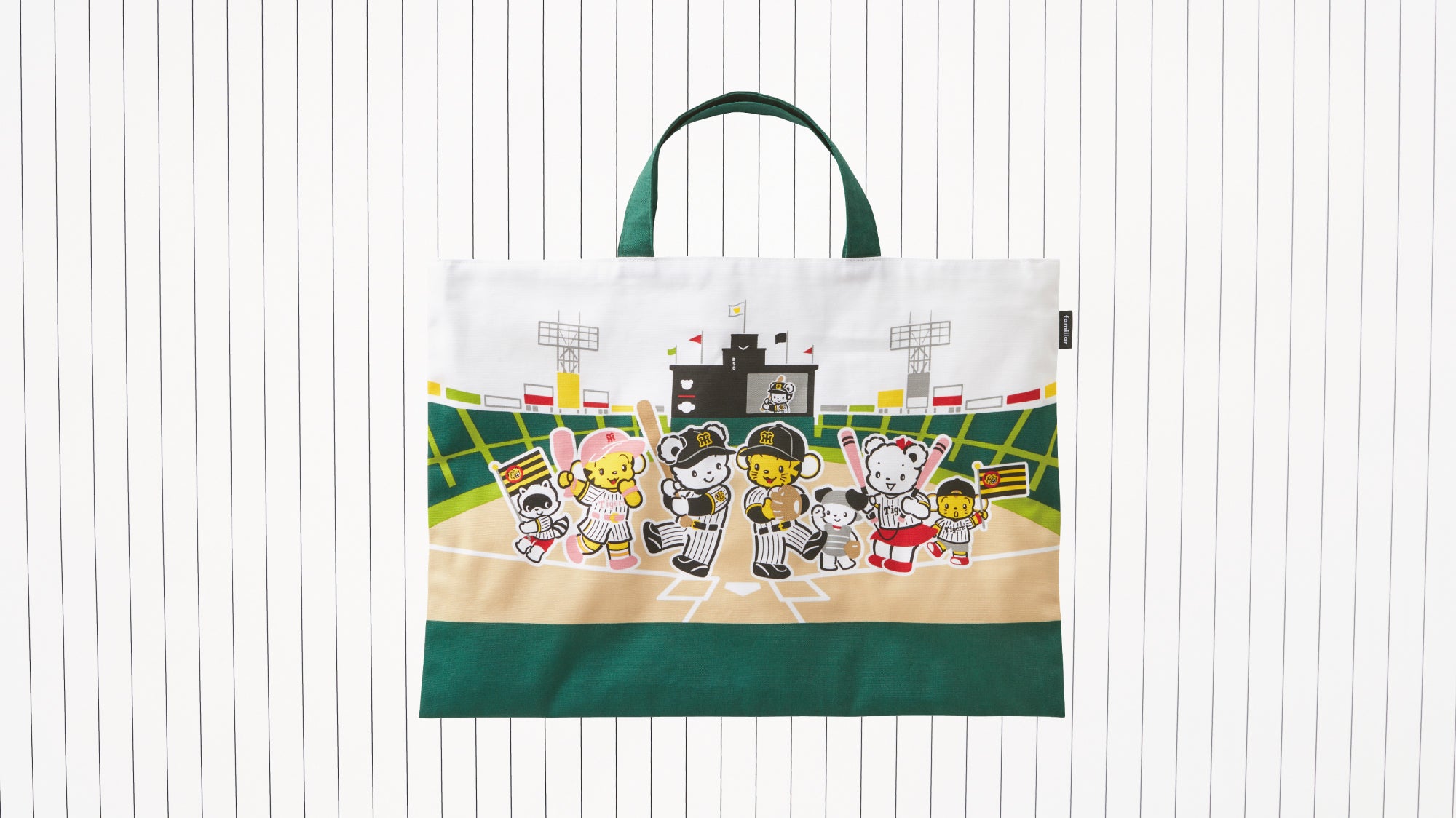 阪神タイガース×familiar 阪神甲子園球場で野球をする「ファミちゃん