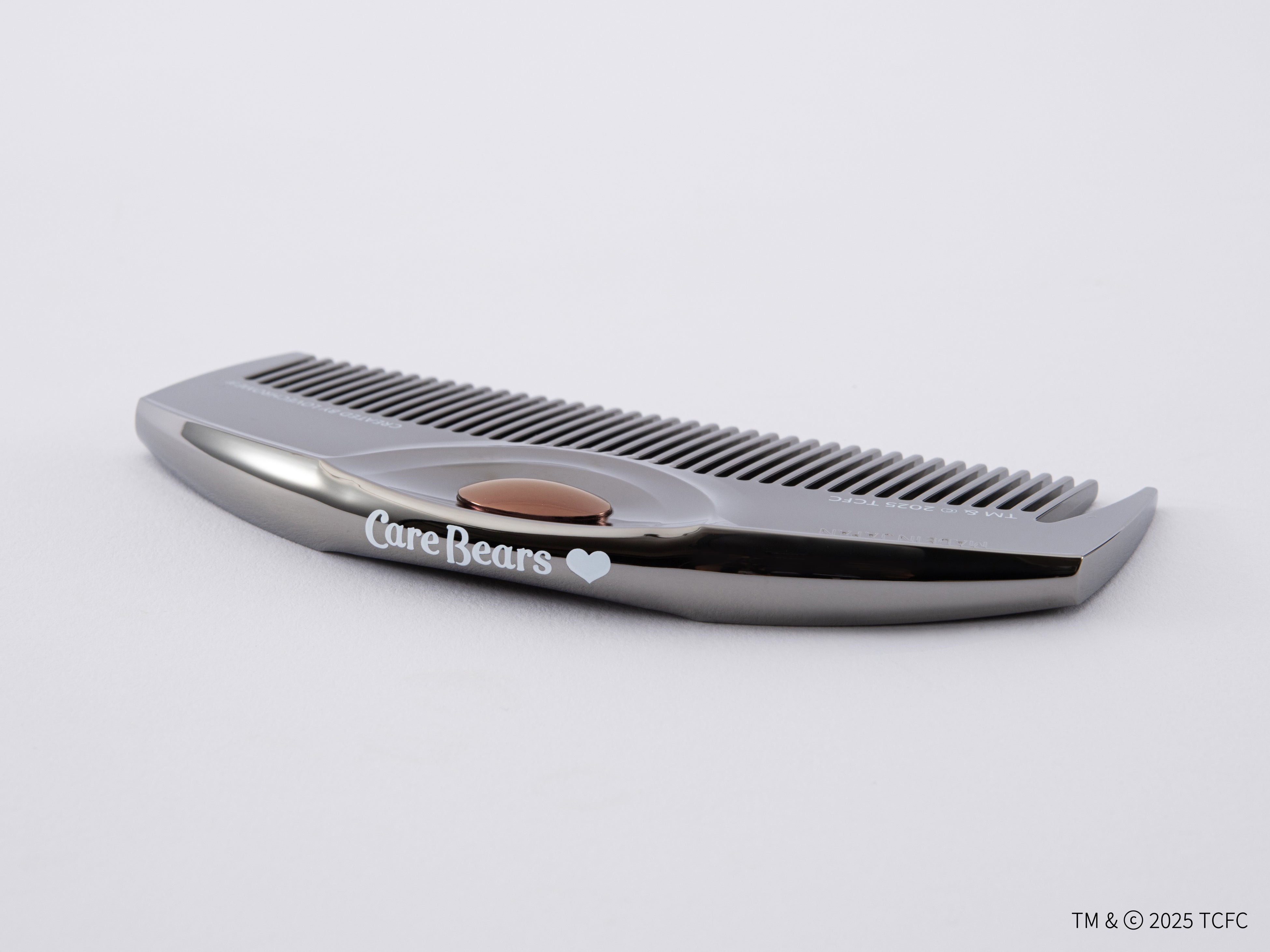 PLAZAにて、ケアベア™が描かれたLOVECHROME限定ヘアコームが登場。 8