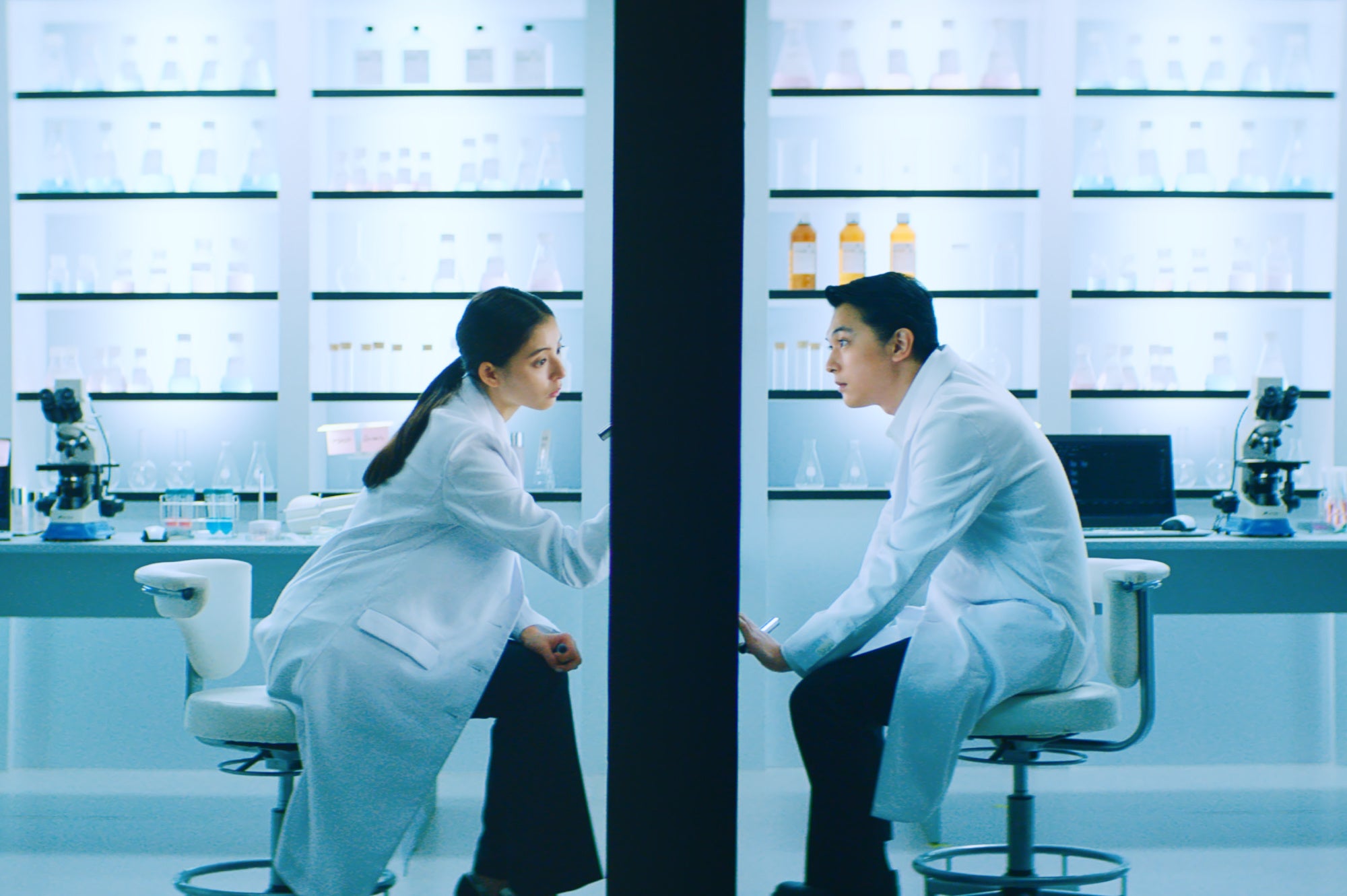 日本映画界のトップクリエイターたちが手がけ、吉沢亮と新木優子が