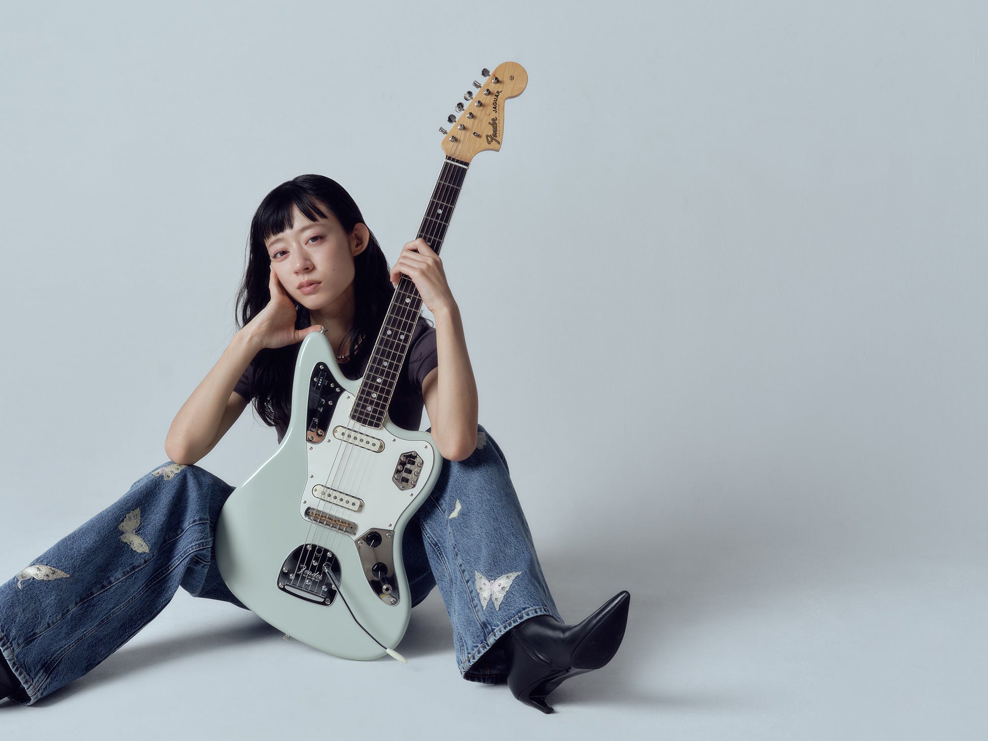 羊文学・塩塚モエカ 初のFenderシグネイチャーギター『Moeka Shiotsuka