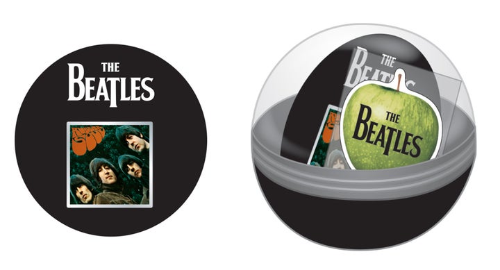 アーティストのアルバムジャケットやロゴをデザインしたピンズカプセル