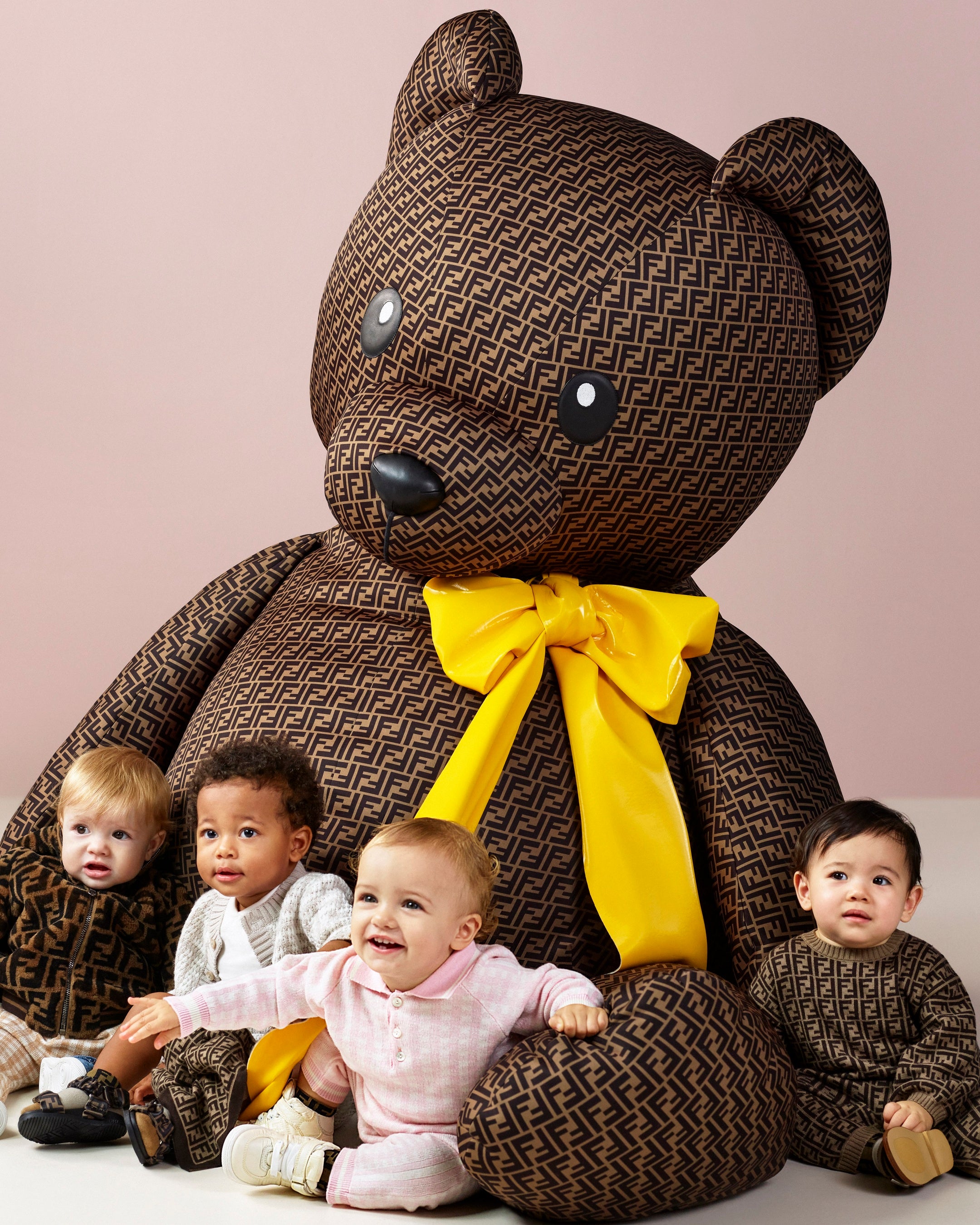 フェンディ、「パラッツォ フェンディ 表参道」でキッズコレクションを