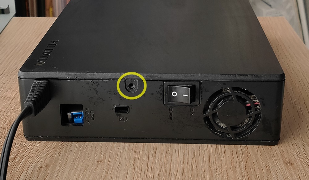 IO-DATA 外付けHDD HDJA-UT を分解してみた: 気になる・・・ 気になる