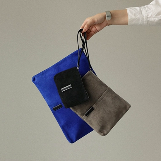 土屋鞄が軽やかなスエードを採用したバッグシリーズを新発売 │ QUI