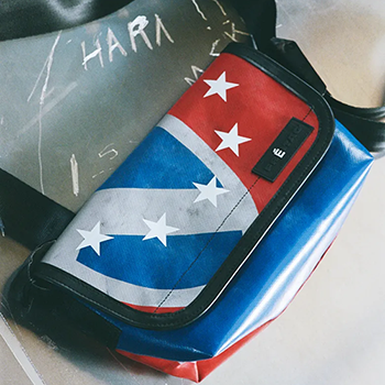 FREITAGがÉtudes Studioとの初のコラボレーションでメッセンジャー