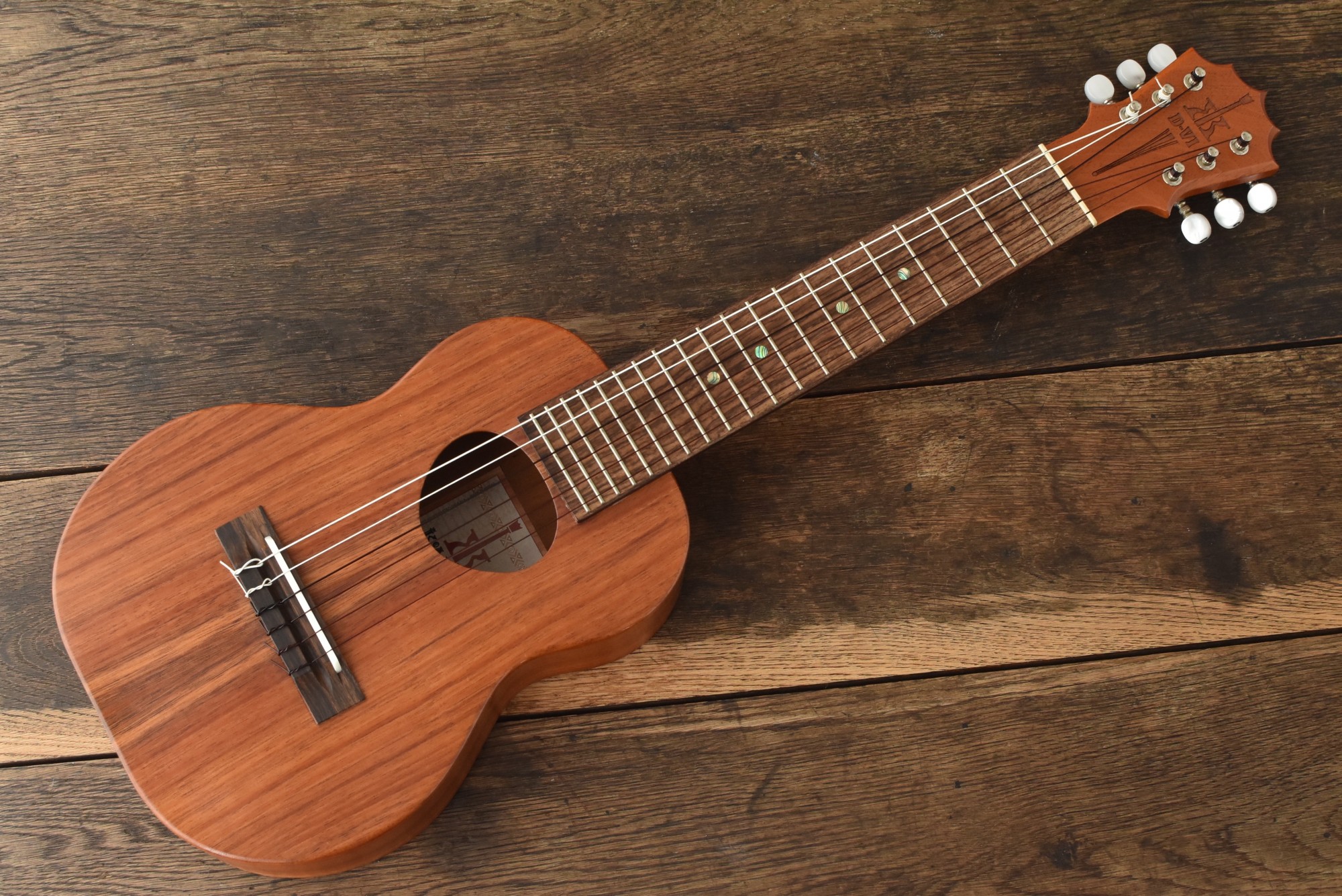 6弦ウクレレ | Quiet Village