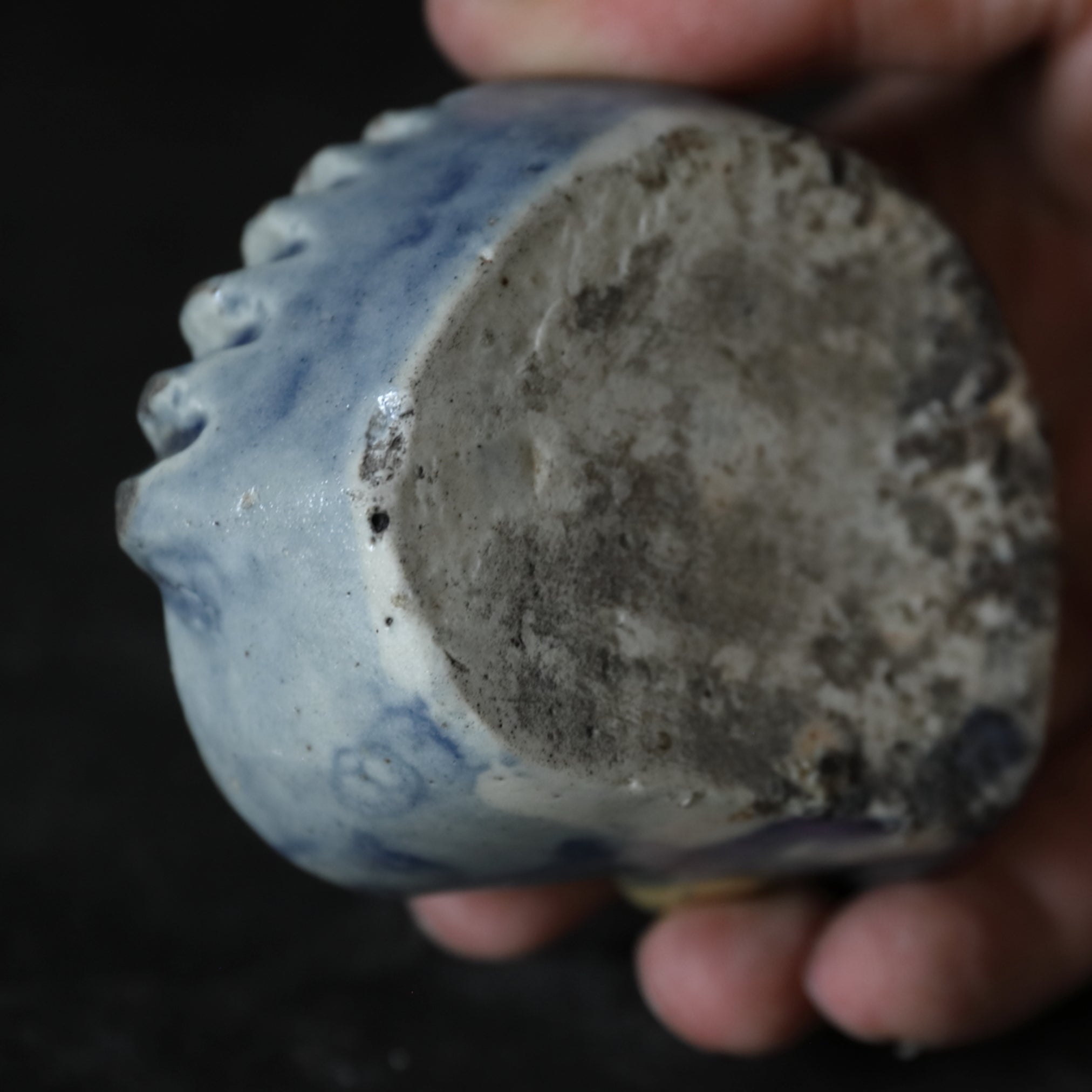 李朝 瑠璃釉鯉形水滴（1392–1897 CE） | 入蘆花（ロカニイル）