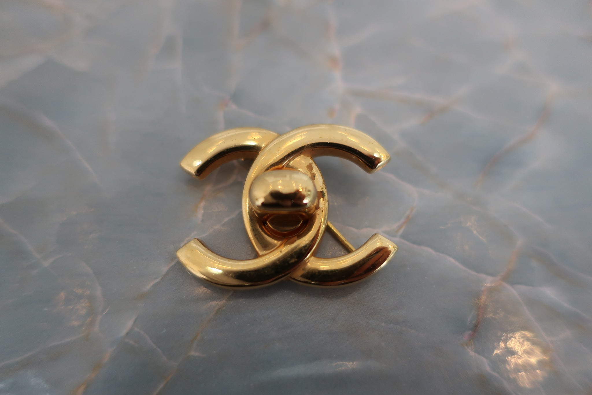 CHANEL/シャネル ターンロックブローチ 金メッキ ゴールド ブローチ