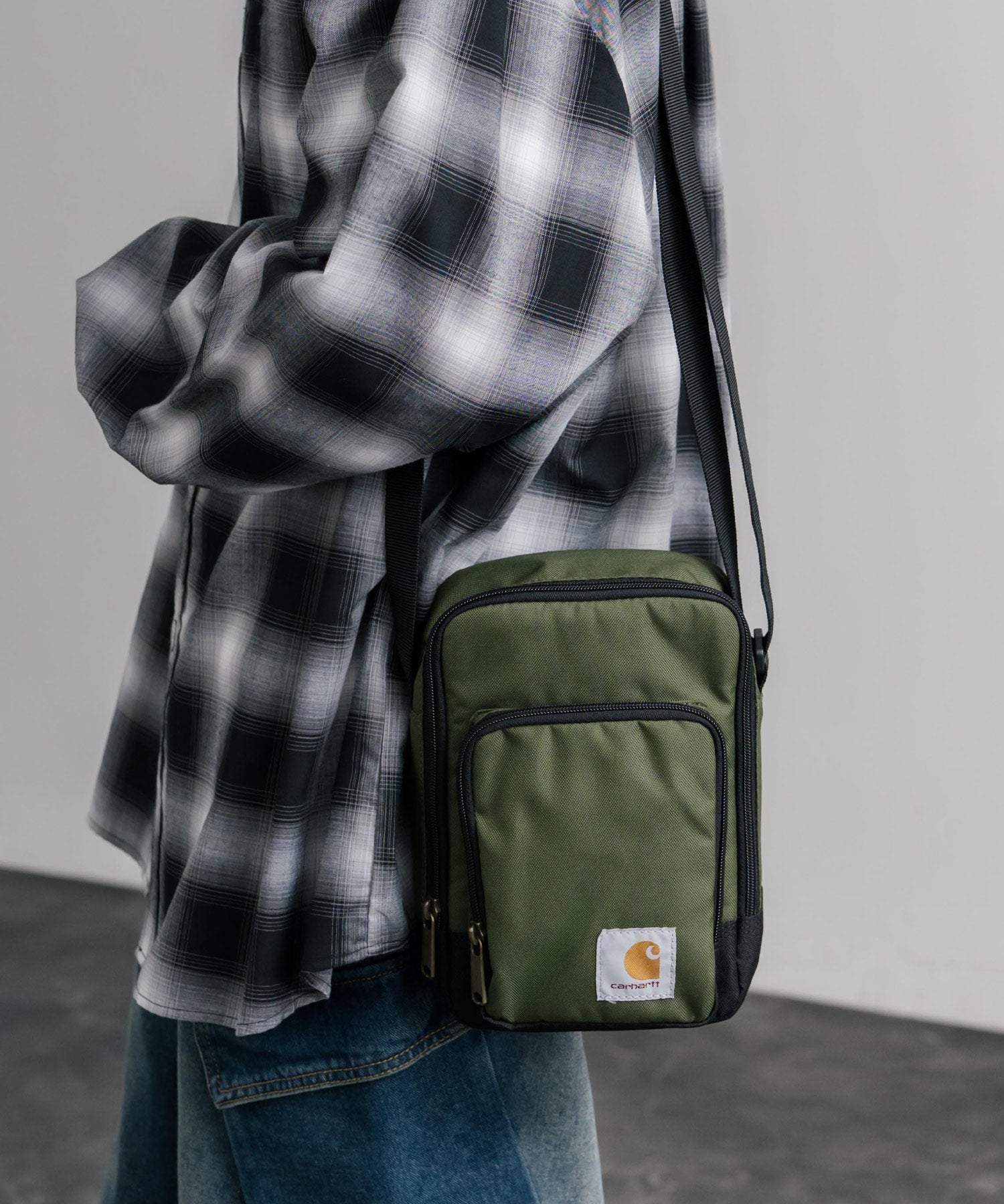 Carhartt カーハート Crossbody Zip Bag 縦型クロスボディバッグ/ワン