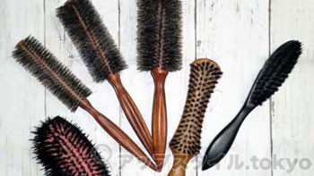 ヘアセットに使うヘアブラシ、コームの種類